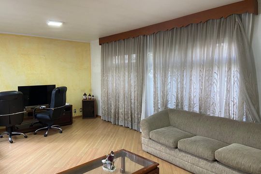 Sala 1 de casa à venda com 3 quartos, 320m² em Caxingui, São Paulo