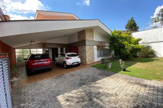 Garagem de casa à venda com 4 quartos, 320m² em Caxingui, São Paulo