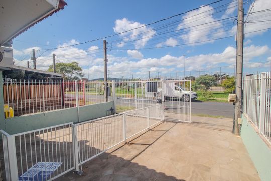 Garagem de casa à venda com 3 quartos, 102m² em Hípica, Porto Alegre