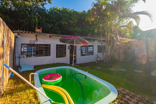 Área externa/Piscina de casa para alugar com 3 quartos, 100m² em Harmonia, Canoas