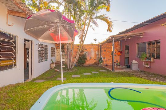 Área externa/Piscina de casa para alugar com 3 quartos, 100m² em Harmonia, Canoas