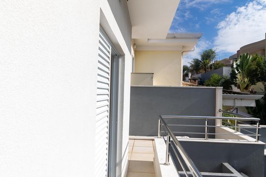 Sacada da Suíte 03 de casa de condomínio à venda com 3 quartos, 270m² em Swiss Park, Campinas