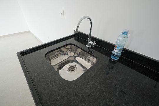 Cozinha de kitnet/studio à venda com 1 quarto, 24m² em Paraíso, São Paulo