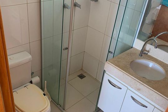 Banheiro de apartamento à venda com 1 quarto, 40m² em Indianópolis, São Paulo