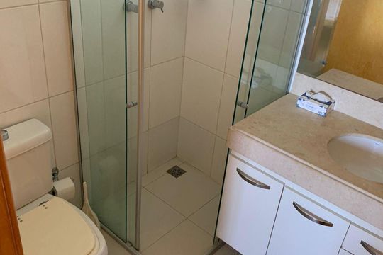 Banheiro de apartamento à venda com 1 quarto, 40m² em Indianópolis, São Paulo
