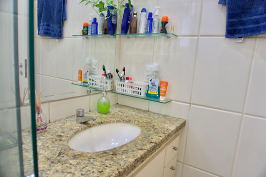 Banheiro de apartamento à venda com 3 quartos, 85m² em Grajaú, Belo Horizonte