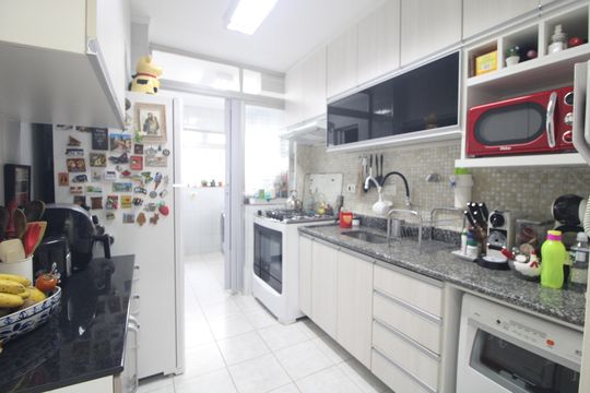 Cozinha de apartamento à venda com 3 quartos, 69m² em Vila Sofia, São Paulo