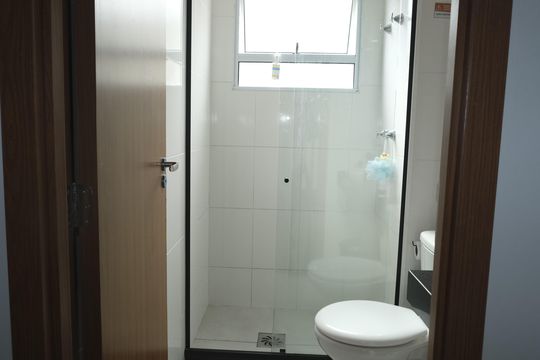 banheiro de apartamento para alugar com 2 quartos, 5m² em Jardim Alvorada, Nova Iguaçu