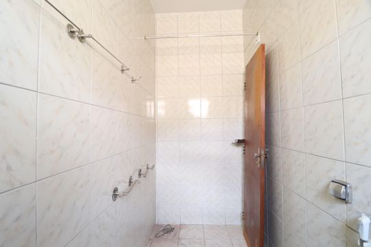 Banheiro do Quarto 2 de casa para alugar com 3 quartos, 260m² em Santa Mônica, Uberlândia
