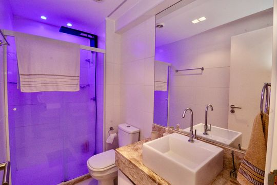 Banheiro de apartamento para alugar com 1 quarto, 56m² em Stella Maris, Salvador