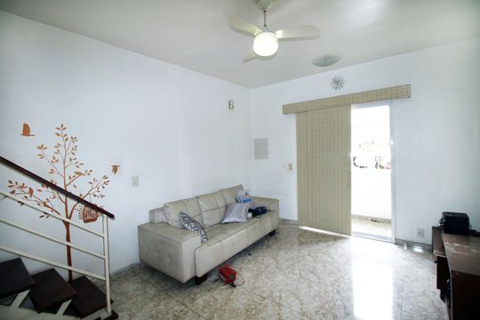 Sala de casa para alugar com 5 quartos, 280m² em Vista Alegre, Rio de Janeiro
