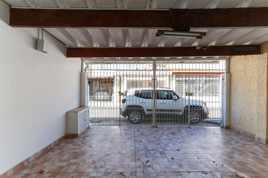 Vista da sala de casa à venda com 3 quartos, 105m² em Conjunto Residencial Novo Pacaembu, São Paulo