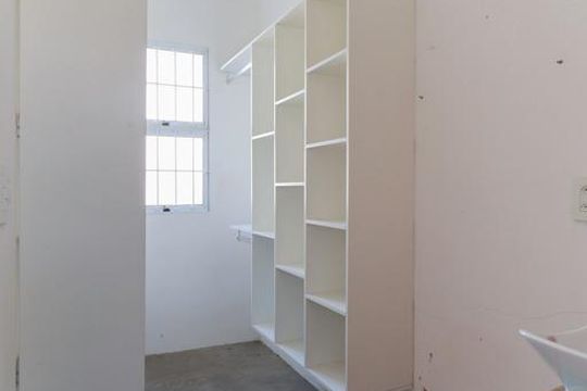 Closet da suíte 1 de casa à venda com 3 quartos, 105m² em Conjunto Residencial Novo Pacaembu, São Paulo
