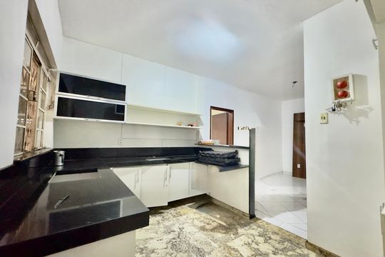 Casa à venda com 4 quartos, 445m² em Ipiranga, Belo Horizonte