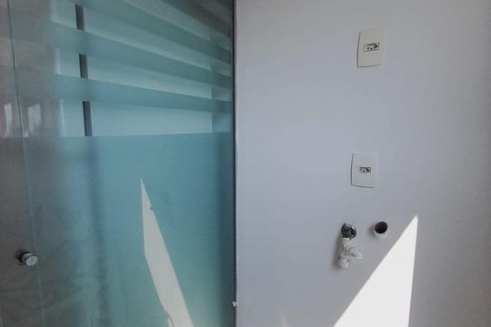 Banheiro de apartamento para alugar com 1 quarto, 73m² em Três Figueiras, Porto Alegre