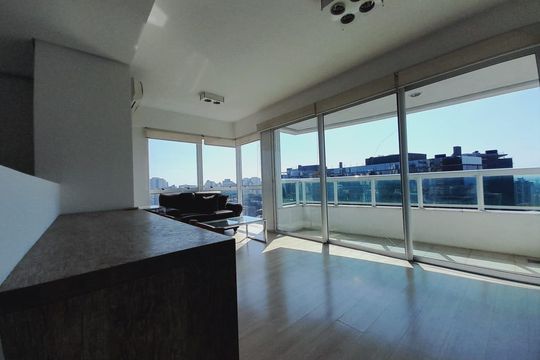 Sala / Cozinha de apartamento para alugar com 1 quarto, 73m² em Três Figueiras, Porto Alegre