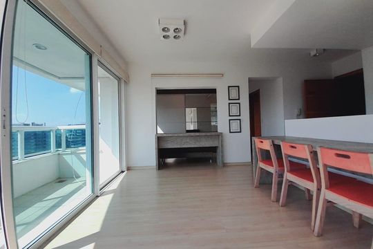 Sala / Cozinha de apartamento para alugar com 1 quarto, 73m² em Três Figueiras, Porto Alegre