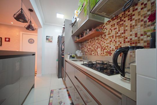 Cozinha de apartamento para alugar com 2 quartos, 67m² em Coqueiros, Florianópolis