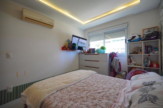 Suíte de apartamento para alugar com 2 quartos, 67m² em Coqueiros, Florianópolis