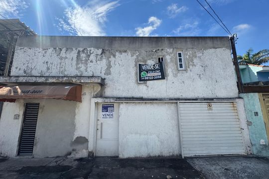 Placa instalada na fachada do imóvel de casa à venda com 2 quartos, 288m² em Vila Nossa Senhora de Fatima, Guarulhos