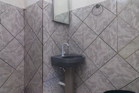 Banheiro de casa para alugar com 2 quartos, 50m² em Jardim das Flores, São Paulo