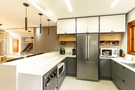 Casa para alugar com 4 quartos, 311m² em Chácara das Pedras, Porto Alegre