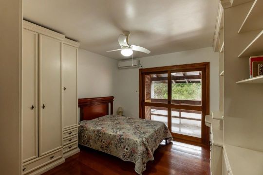 Quarto 1 de casa para alugar com 4 quartos, 311m² em Chácara das Pedras, Porto Alegre