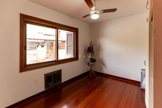 Quarto 4 de casa para alugar com 4 quartos, 311m² em Chácara das Pedras, Porto Alegre