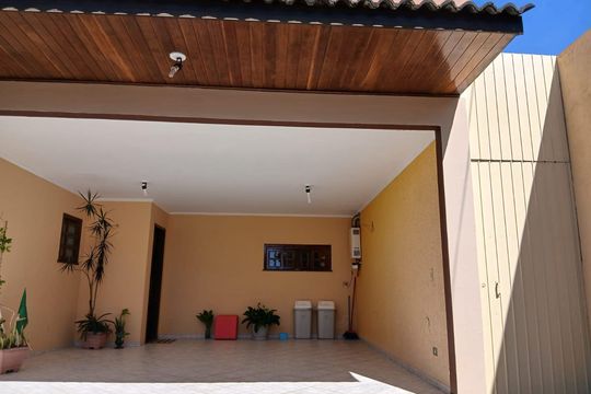 Garagem de casa de condomínio para alugar com 3 quartos, 450m² em Boa Vista, Curitiba