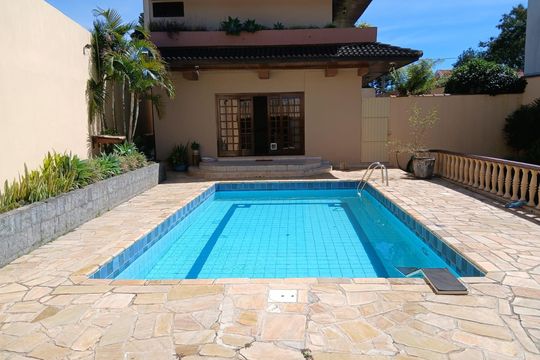 Área externa - Piscina de casa de condomínio para alugar com 3 quartos, 450m² em Boa Vista, Curitiba