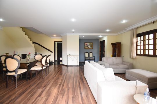 Casa de Condomínio para alugar com 3 quartos, 450m² em Boa Vista, Curitiba