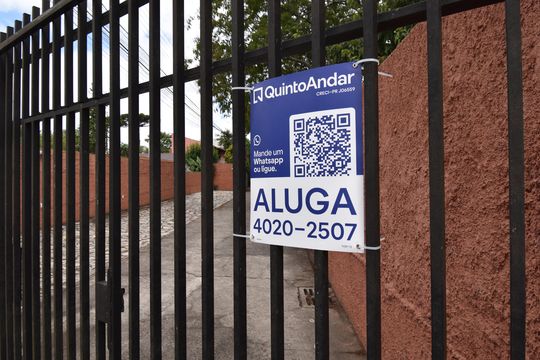 Placa de casa de condomínio para alugar com 3 quartos, 450m² em Boa Vista, Curitiba