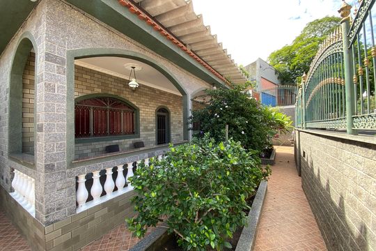 Casa à venda com 3 quartos, 212m² em Inhaúma, Rio de Janeiro