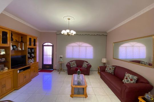 Casa à venda com 3 quartos, 212m² em Inhaúma, Rio de Janeiro