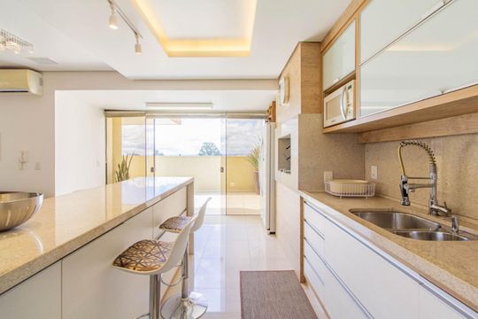 Sala/Cozinha de apartamento para alugar com 2 quartos, 188m² em Boa Vista, Porto Alegre