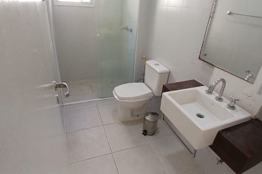 Banheiro de apartamento para alugar com 3 quartos, 104m² em Canasvieiras, Florianópolis