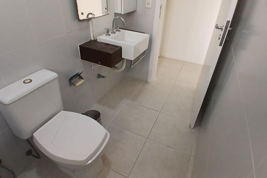 Banheiro de apartamento para alugar com 3 quartos, 104m² em Canasvieiras, Florianópolis