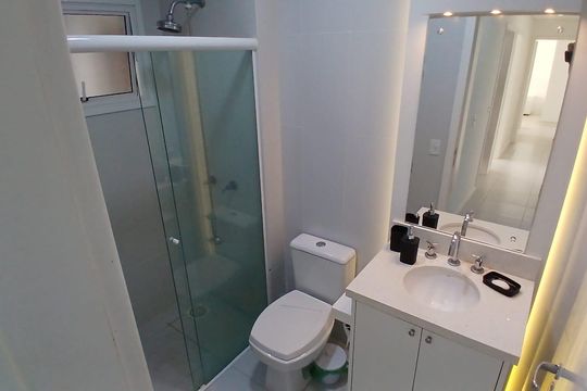Banheiro de apartamento para alugar com 3 quartos, 104m² em Canasvieiras, Florianópolis