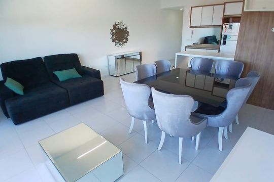 Sala de apartamento para alugar com 3 quartos, 104m² em Canasvieiras, Florianópolis