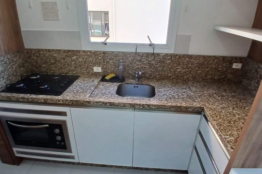 Cozinha de apartamento para alugar com 3 quartos, 104m² em Canasvieiras, Florianópolis