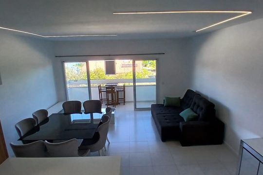 Sala de apartamento para alugar com 3 quartos, 104m² em Canasvieiras, Florianópolis