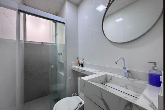 Banheiro Social de apartamento à venda com 2 quartos, 45m² em Recreio dos Bandeirantes, Rio de Janeiro