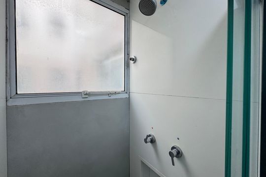 Banheiro Social de apartamento à venda com 2 quartos, 45m² em Recreio dos Bandeirantes, Rio de Janeiro