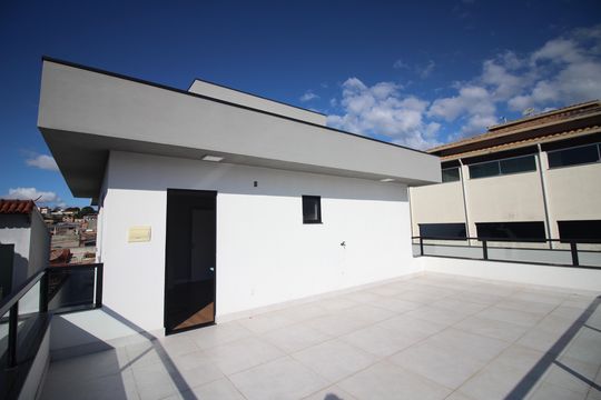 Varanda 2 de casa à venda com 4 quartos, 330m² em Industrial, Contagem