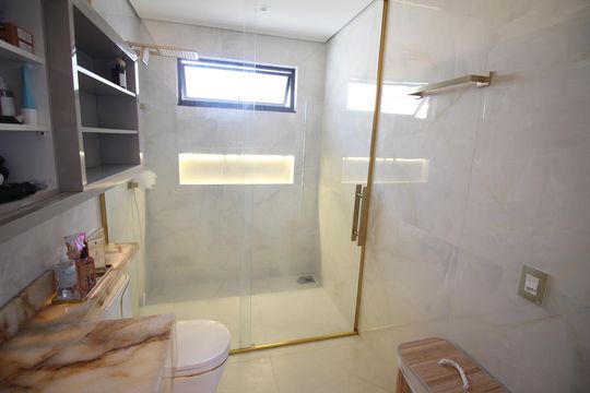 Suite Quarto 1 de casa à venda com 4 quartos, 330m² em Industrial, Contagem