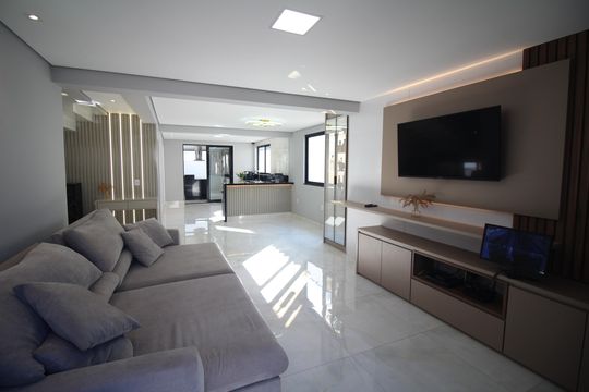 Casa à venda com 4 quartos, 330m² em Industrial, Contagem