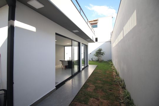 Quintal de casa à venda com 4 quartos, 330m² em Industrial, Contagem