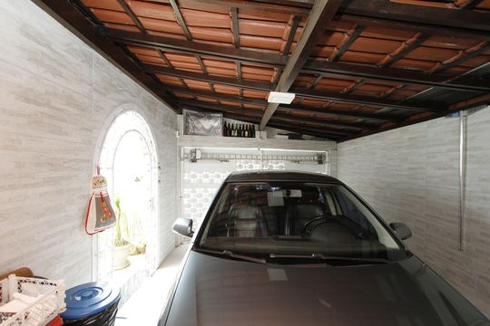 Garagem de casa à venda com 3 quartos, 220m² em Nova Suíça, Belo Horizonte