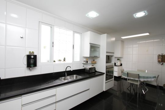 Cozinha de casa à venda com 3 quartos, 220m² em Nova Suíça, Belo Horizonte