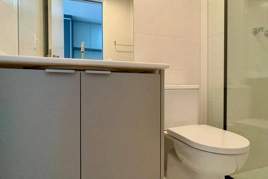 Banheiro de kitnet/studio para alugar com 1 quarto, 26m² em Pompeia, São Paulo